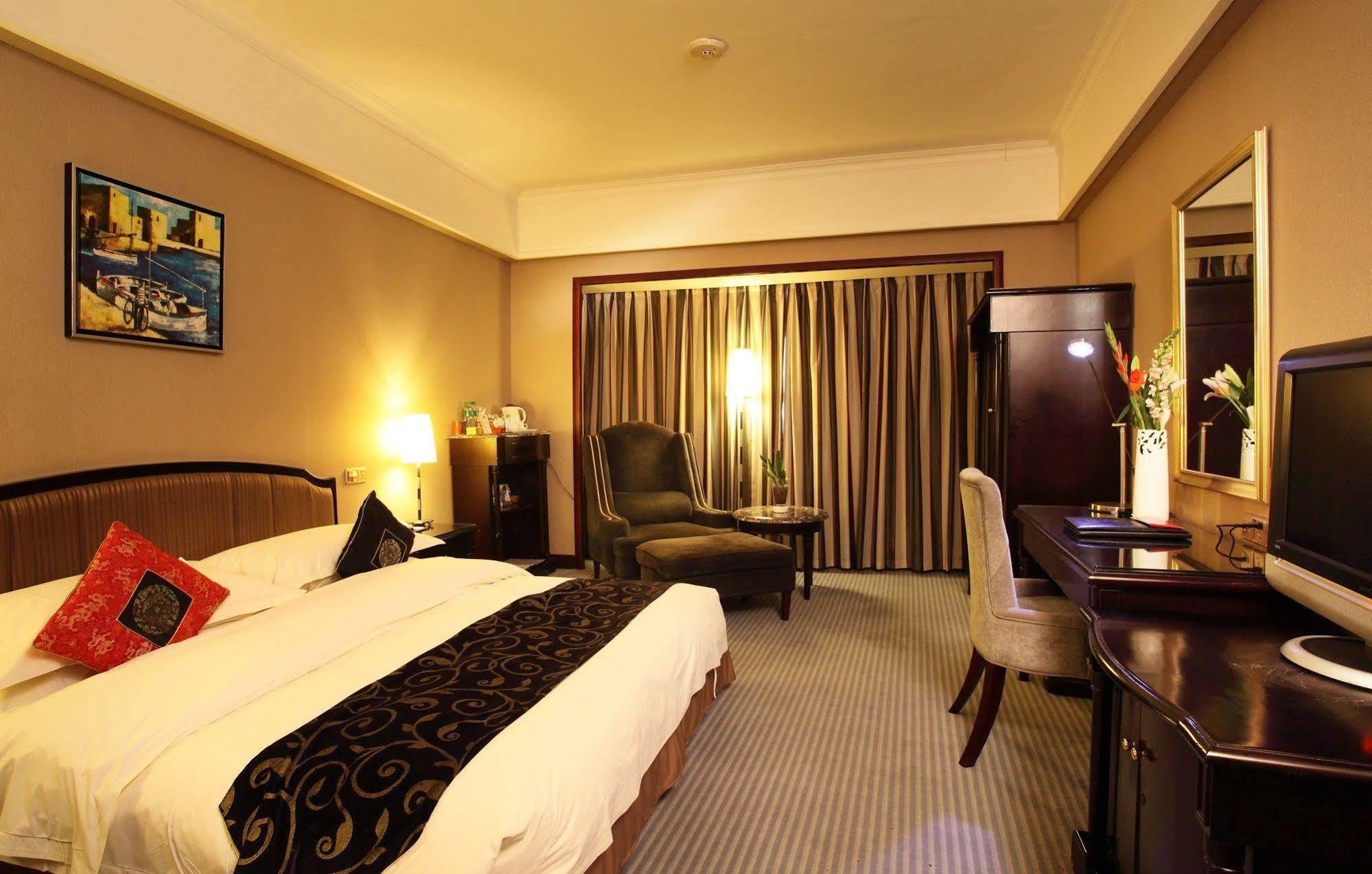 Weilai Conifer Hotel Zhengzhou Exterior foto